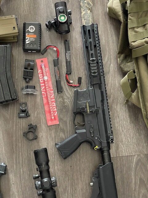 Volledige beginner set incl AEG en 2 pistols; CM16, Glock 17, TM HI CAPA