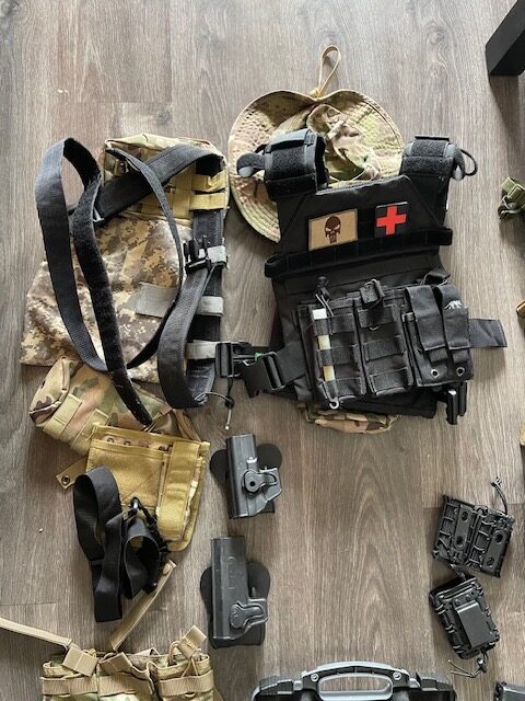 Volledige beginner set incl AEG en 2 pistols; CM16, Glock 17, TM HI CAPA