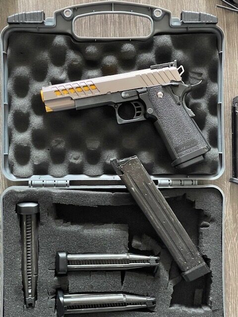 Volledige beginner set incl AEG en 2 pistols; CM16, Glock 17, TM HI CAPA