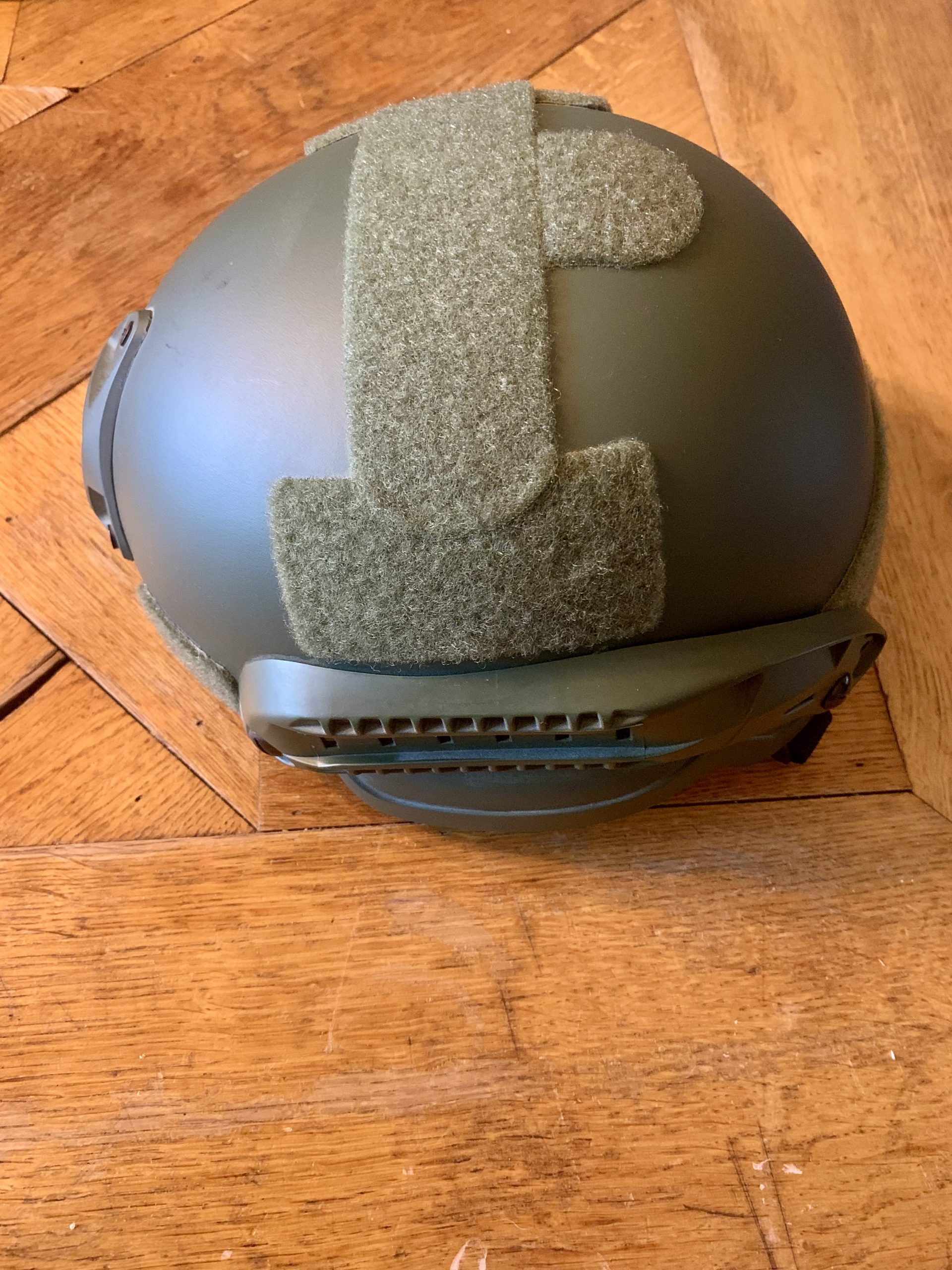 Nieuwe helm FMA od groen met bril