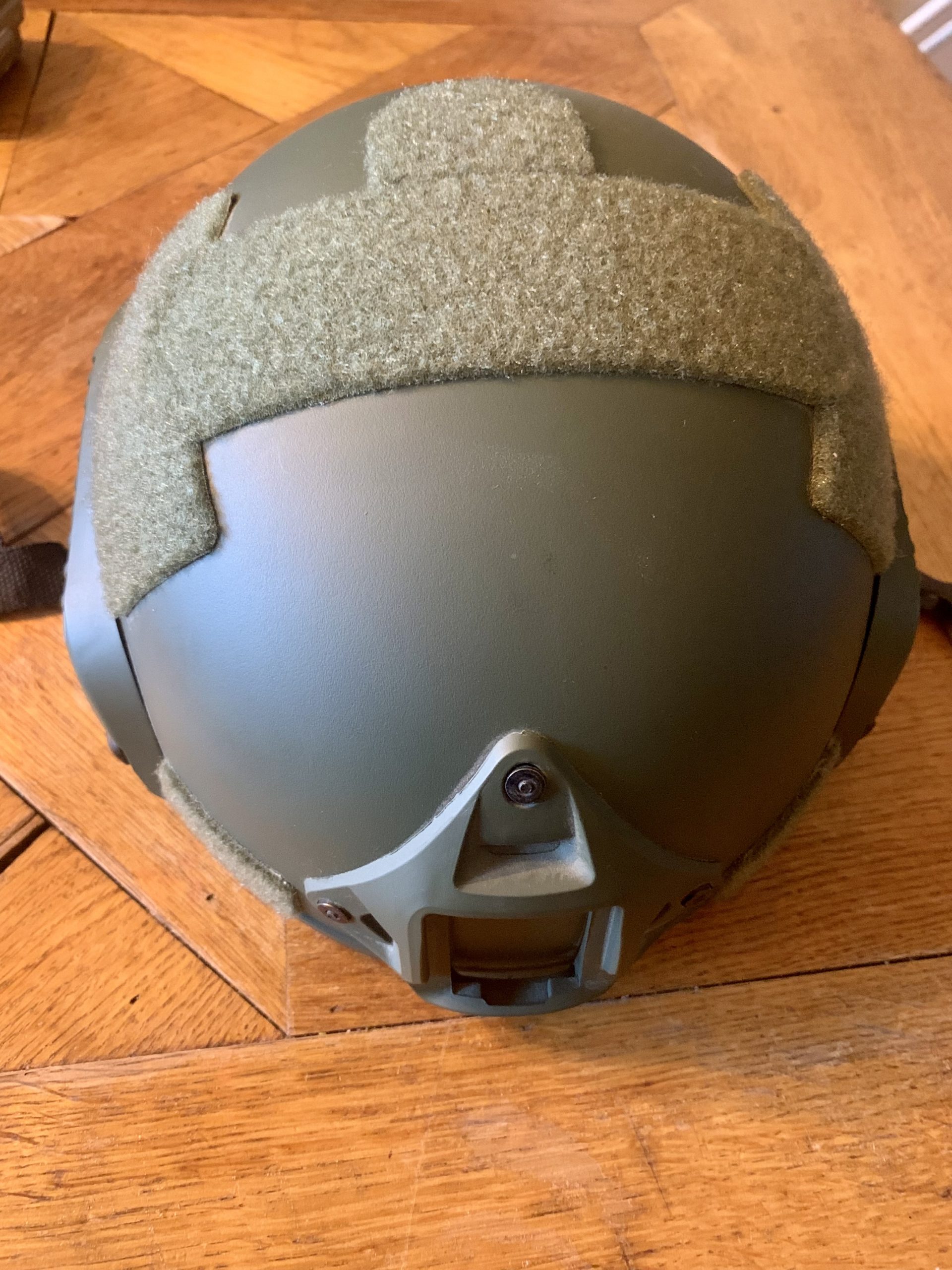 Nieuwe helm FMA od groen met bril