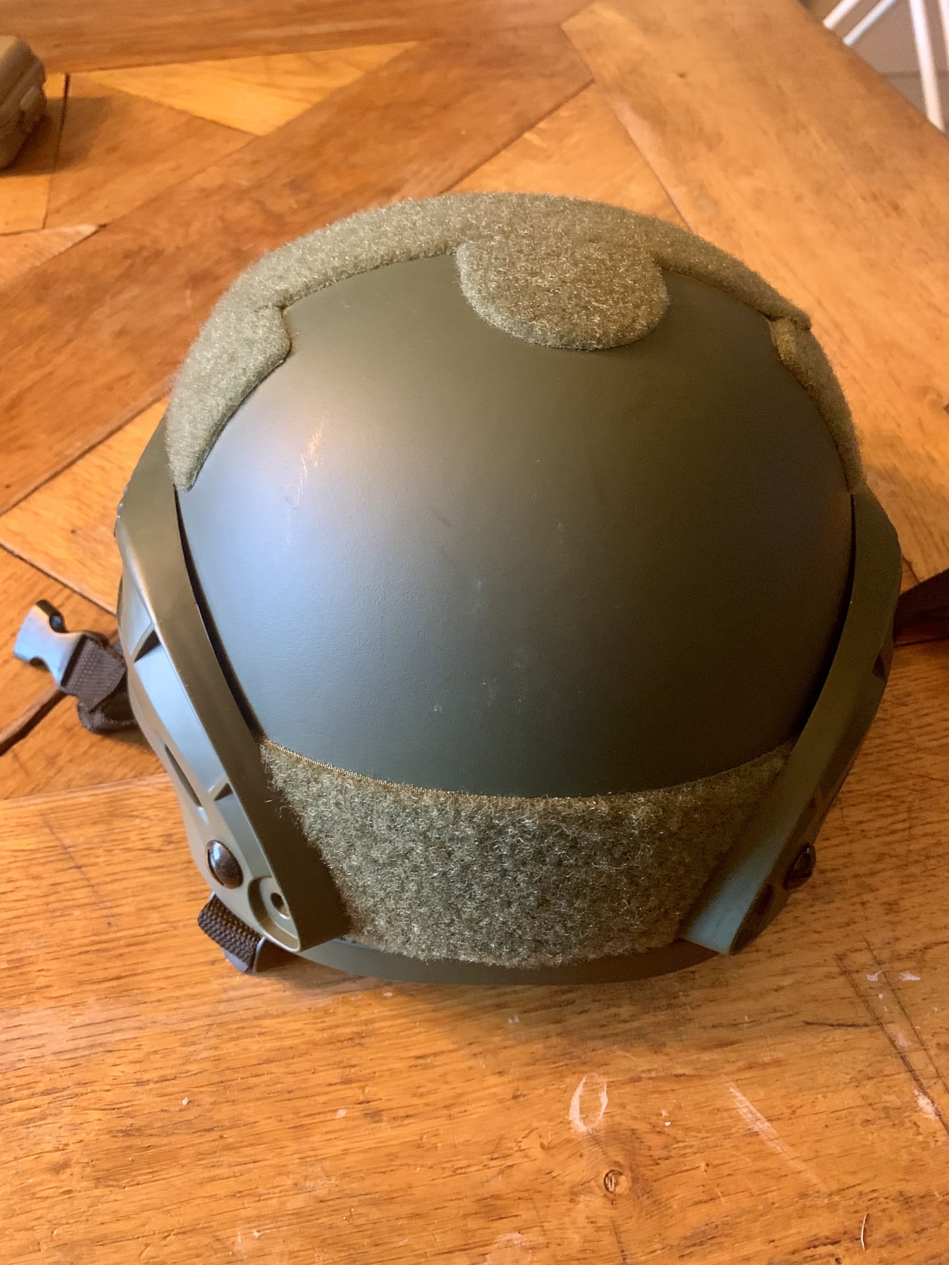 Nieuwe helm FMA od groen met bril